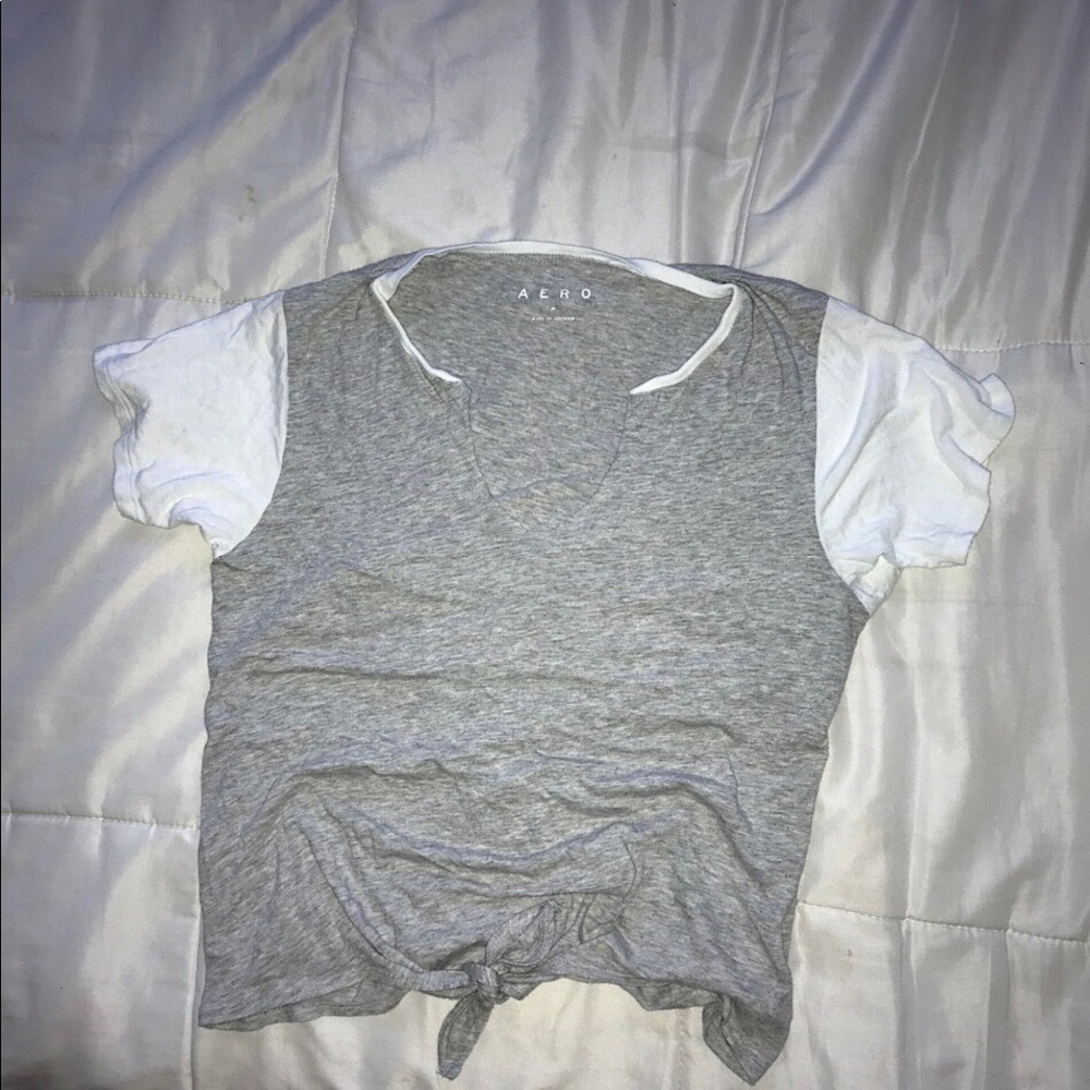 gray and white aeropostale top size M